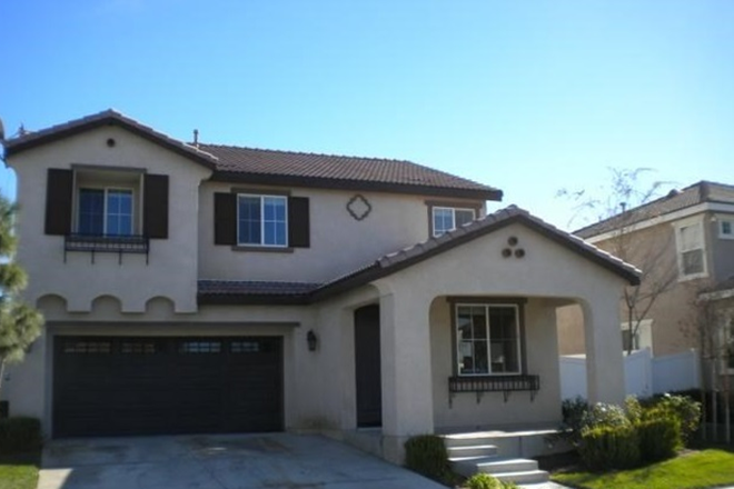 Outside Street View - Near UCR Campus: Spacious 4-BR Home for perfect for 4–5 Students.