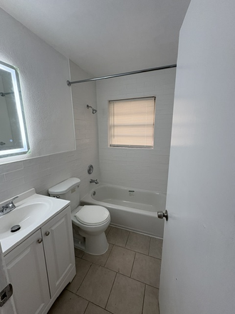 Bathroom - Charming 2-Bedroom, 1-Bath Apartment for Rent in Richmond Heights