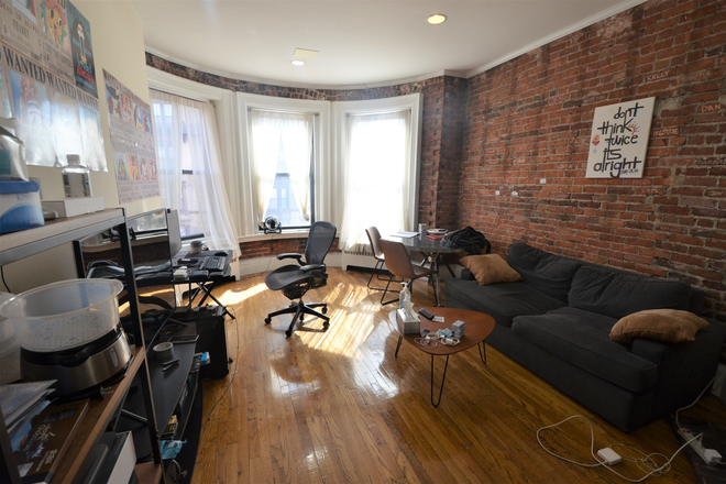 Living room - Large 1 Bed Available 9/1/25! *CONTACT NOAH 603-470-8181 Apartments