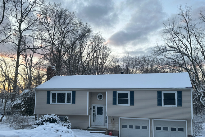 Front of house - Updated Family Home on quiet pretty street in Coventry, 15 min from UConn