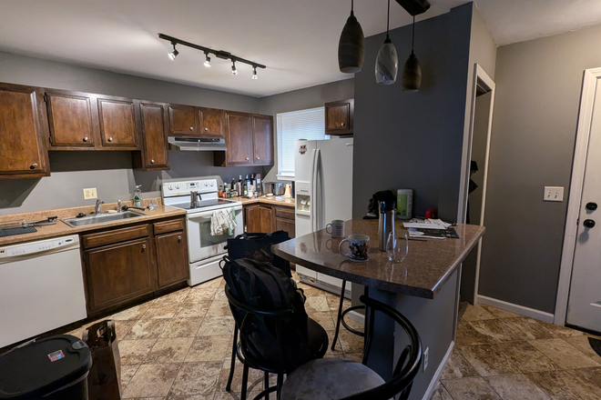 Kitchen - [Summer Sublet] 1BR in big townhouse