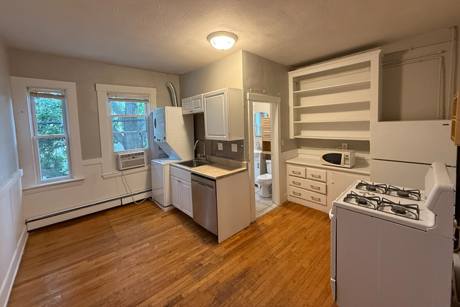 Call NOW for showings! 617-236-8550 - 5TH ST - *NO FEE* RENOVATED EAST CAMBRIDGE 1BR/1BA AVAIL *9/1/2026* W/ IN UNIT LNDRY, HEAT INC, DW Condo