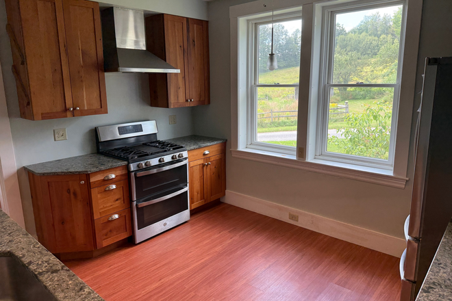 Kitchen - Updated Farmhouse 11 Minutes from VT Law