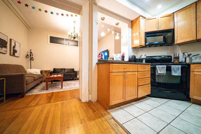42 Fenway, #U2 - [9.1.2025] 3 Beds / 1 bath (rents to 4 people) near University [Very spacious] Apartments