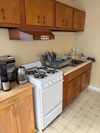 Kitchen - $1610 Spring Hill Studio with eat-in kitchen avl 07/01/2026 (flexible) Apartments
