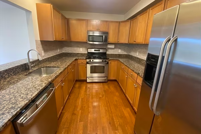 Kitchen - Webster Willow Condo
