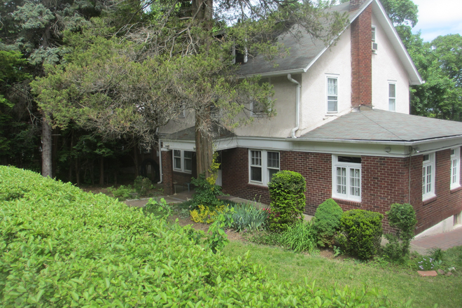 View from corner of Valley & Normal Ave - Across from MSU Campus on Valley Rd for Now and Spring 2026 Female Double room - and 1 single House