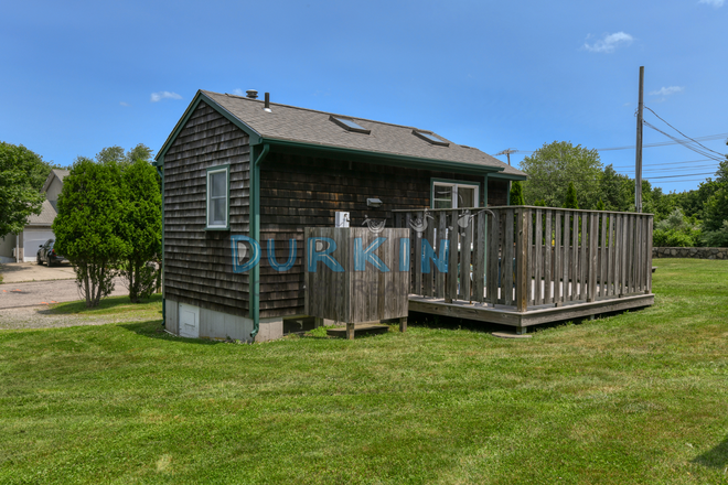 yard - Studio  only 7 miles from URI Campus House