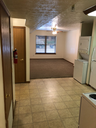 Living - Studio apartment walking distance!