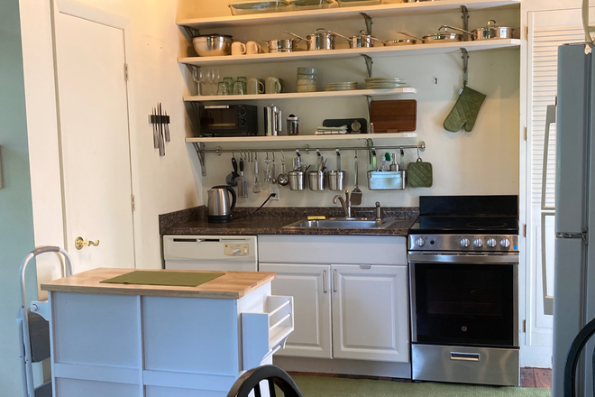 Kitchen - Housemate wanted to share amazing home 1.5 mi to UCONN.