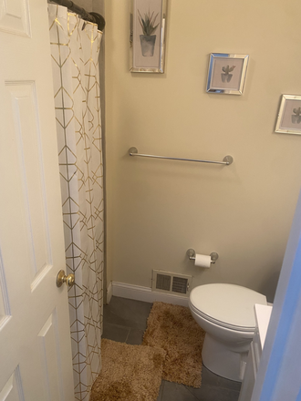 Private Full Bathroom - Private Room & Private Bath in Quiet Yardley, PA Townhome - Pool, Gym, Tennis, Basketball Access