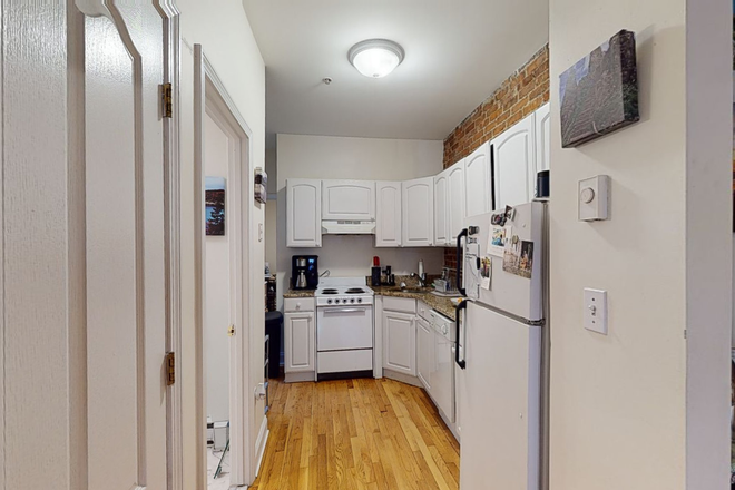 . - **NO BROKERS FEE!** Sun-Drenched 2 Bed / 1 Bath in the North End avail. NOW!!! Apartments