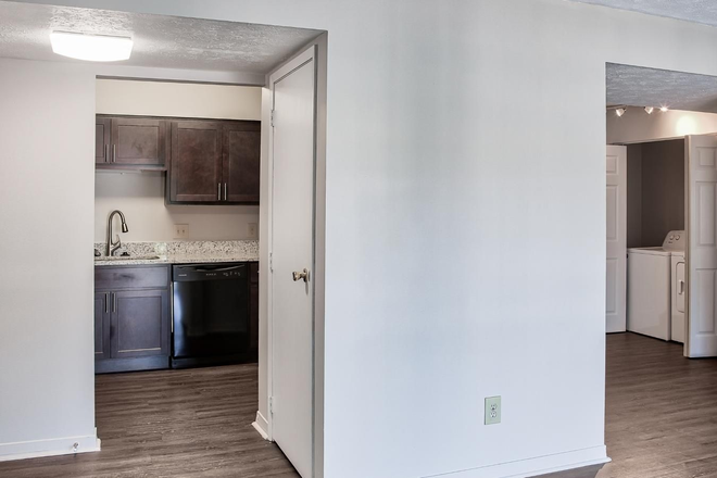 living room & kitchen - Franklin Park Apartment