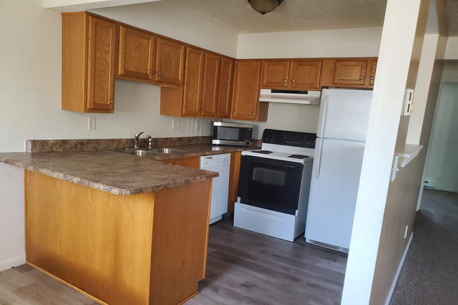 Kitchen - Pine Manor Apartments