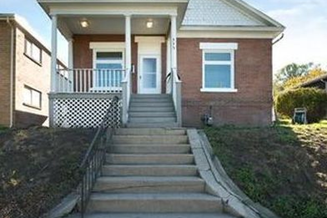 373 Exterior - Single room for rent near the U! Duplex with an open room in each house.
