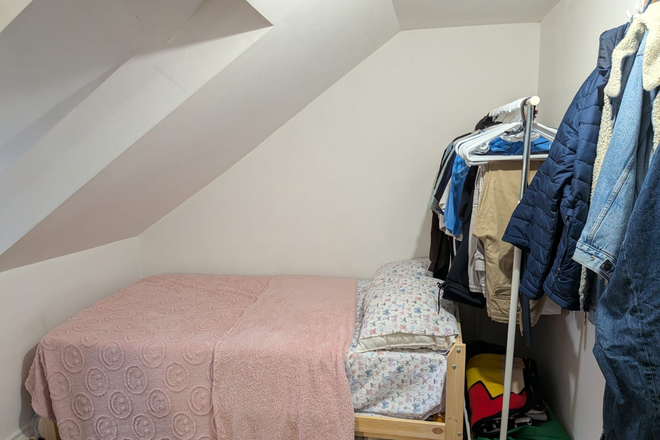  - Room in 4 bed, 1.5 bath townhouse unit in Kensington Market