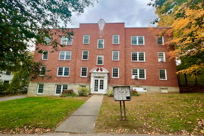 Exterior - 4-Bedroom Unit #14 -  0.2 miles to UVM Campus Apartments