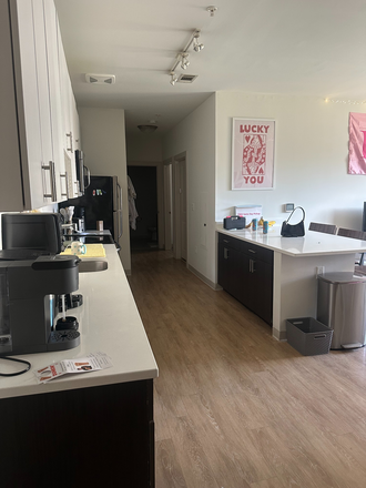 Kitchen - Landmark 4 bed x 2bath Apartment