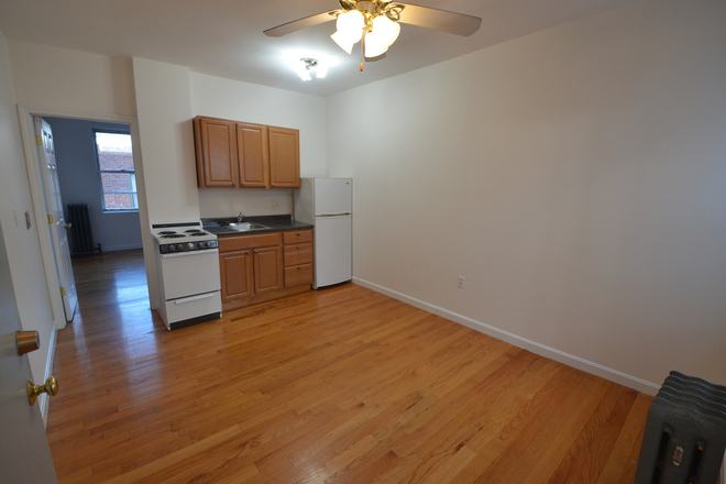Kitchen - Large 1 Bed Available 9/1/25! *CONTACT NOAH 603-470-8181 Apartments