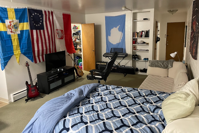main room - University Heights Apartments