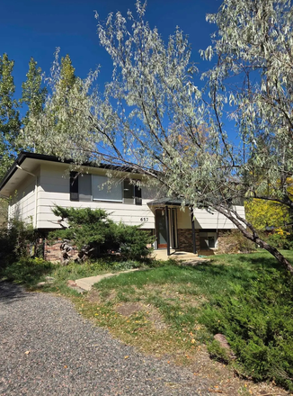 Front yard - Hartford House