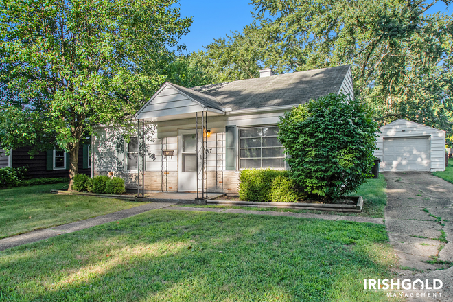 Front of home - 917 S Twyckenham House