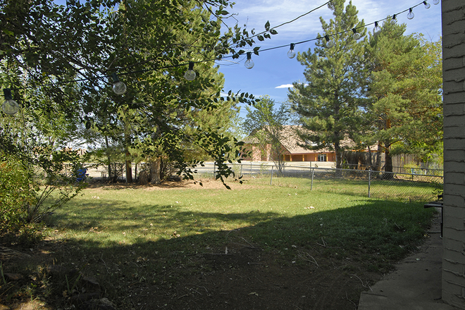 3357 - 3357 Stanford -(4BR/ 2BA) Duplex