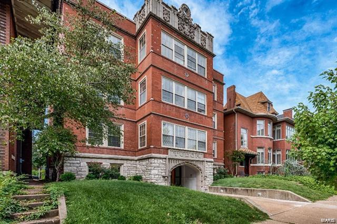 Gorgeous historic building - The Tudor - large 3 bedroom