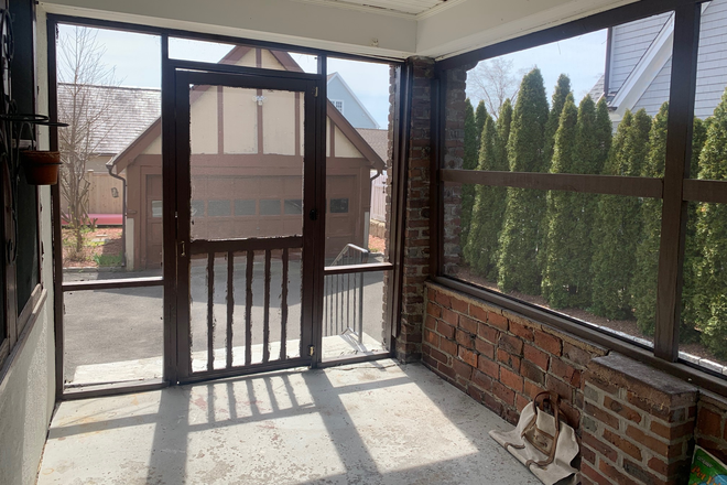 rear entry backporch - Graduate Students sought shared housing through June in SoNo waterfront area House