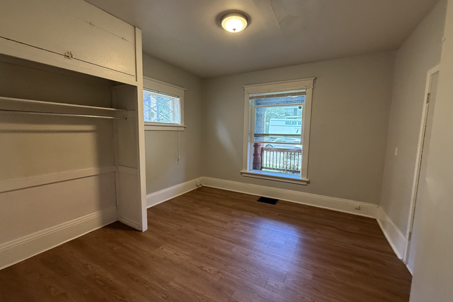 Bedroom (without furniture) - 8 person house close to campus- SPRING 2026 SUBLEASE