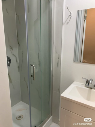 bathroom - A singe room with private  bathroom near UTM for rent Townhome