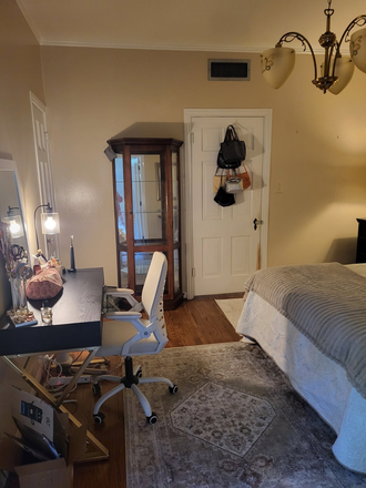 Photo - Lovely furnished room in house on Sunset and Greenbriar