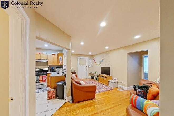 Unit - 1/2 MONTH OF FREE RENT & NO SECURITY DEPOSIT DUE! BU CENTRAL! 4 BED 2 BATH ON EGMONT BROOKLINE! 9/1 Condo