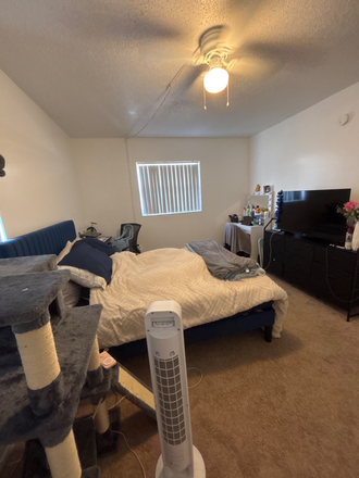 Bedroom - La Aloma Apartments