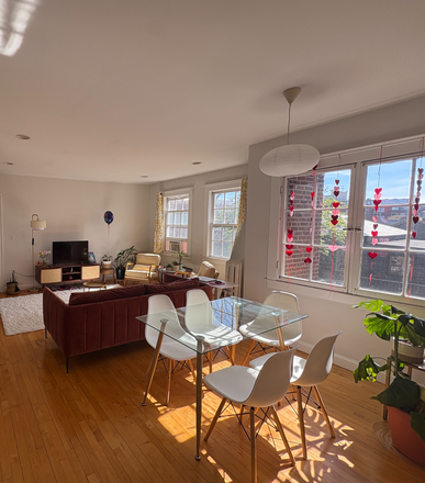 Living room - Bright apartment close to campus
