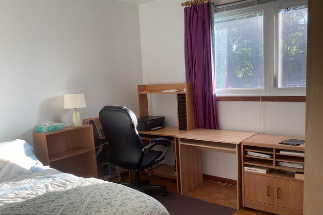 Bedroom - Furnished Room in Beaches – Ideal for Academics House