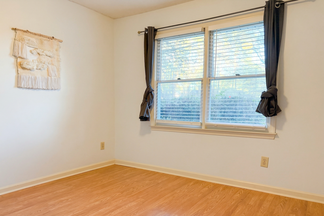 Bedroom - Quiet End‑Unit Townhouse in Chapel Hill/Durham