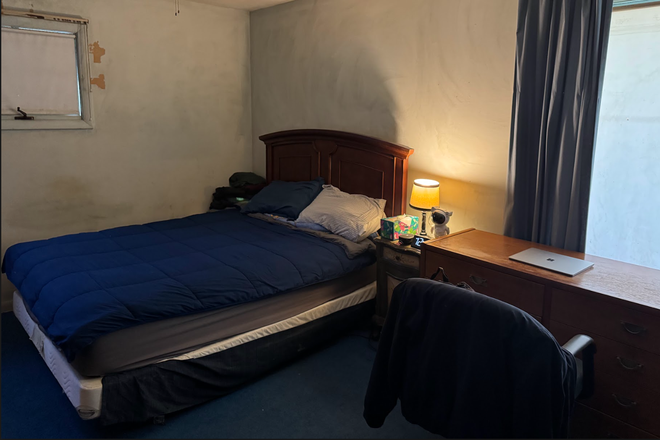 Bedroom - 10 minute walk to Campus (8 Eastwood Road)