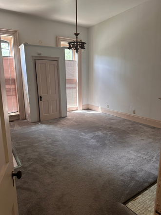 Bedroom 1 - Available Immediately for 2025-2026. 1 Bed First Floor Unit w/ in building washer/dryer. Apartments