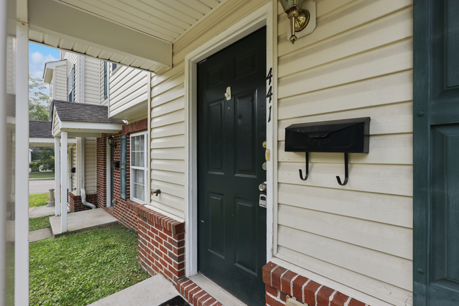 front door - RENTING BY THE ROOM!  4 BD/3.5 BA Townhouse: PRIME LOCATION; ONE ROOM LEFT