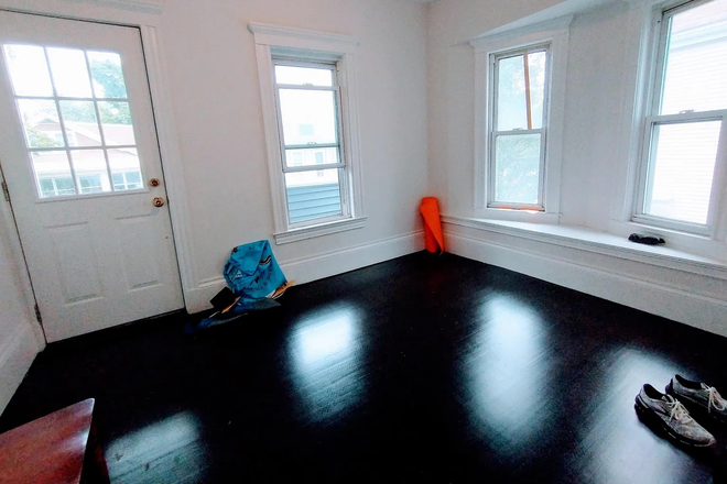 . - Teele Ave Somerville 4 bed 2 bath available June 2027! Nicely renovated! Apartments