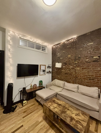 Living Room - Cozy private room in EV. Only 15 minutes walk from campus! Apartments