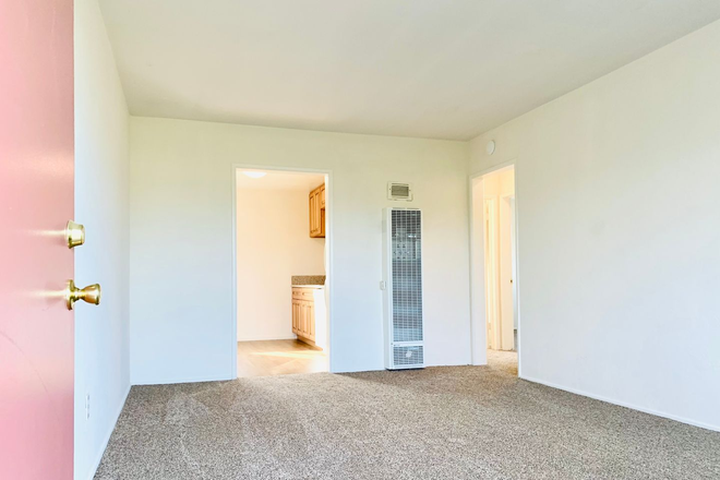  - 2BD/1BA UPSTAIRS APARTMENT IN PACIFIC BEACH! $2,795/MO