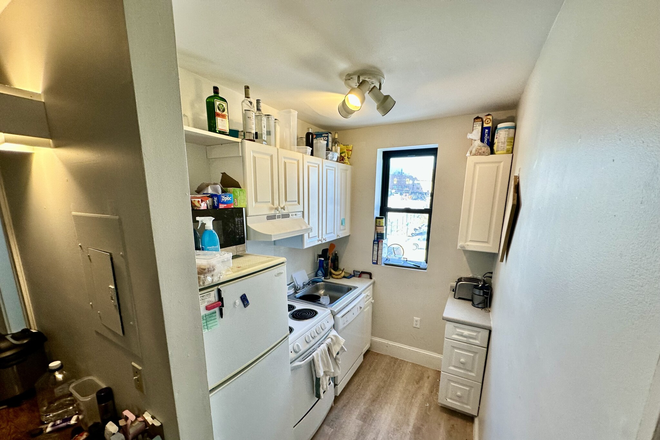 1 - No Fee Fenway/Kenmore Student Friendly No Fee Building for 9/1 elevator Great Deal