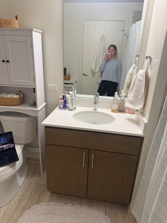 bathroom - Large 1 bedroom/1 Bath with city view in E2 Apartments