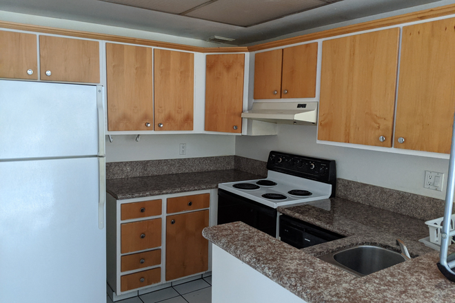 Kitchen - Great Townhouse close to campus