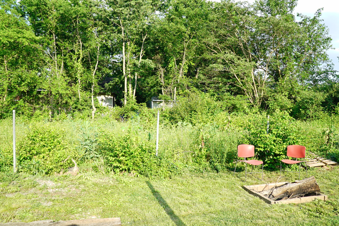 Empty Adjacent Lot - 2bed/1bath Pet Friendly Private House in East Nashville with Yard Areas and Parking