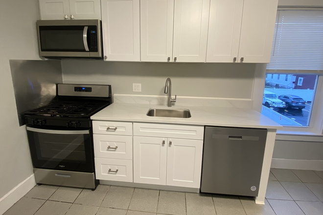 Kitchen - Spacious 4 Bed 1 Bath! Apartments
