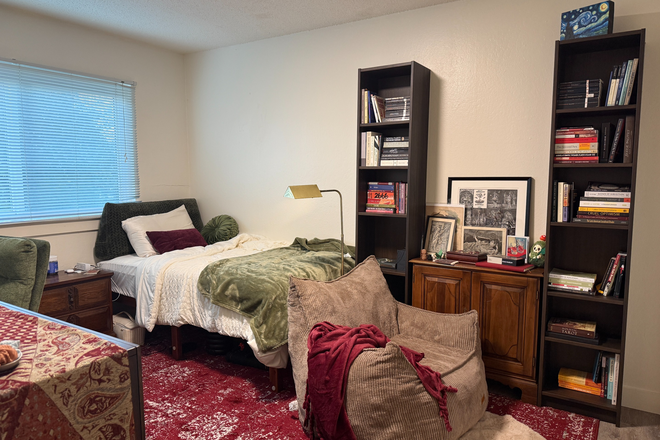 Your Room! 11ftx12ft - Spacious 12x11ft Room in a 2BA 1BA! One block away from Berkeley Bowl