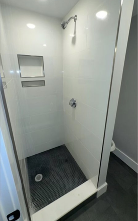 - - LUXURY OFF CAMPUS HOUSE AVAILABLE 6/1